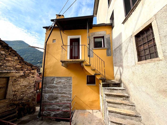 Casa bilocale in vendita in Frazione Cresti, Montescheno
