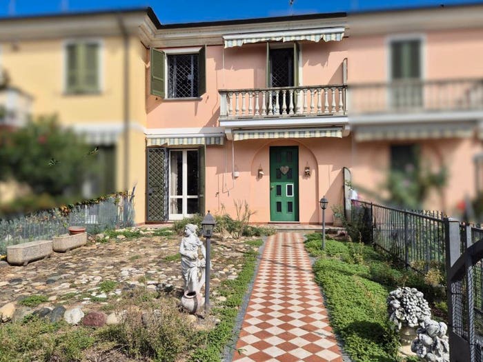 Casa trilocale in vendita in Via Madre Teresa di Calcutta, Centro, Belgioioso