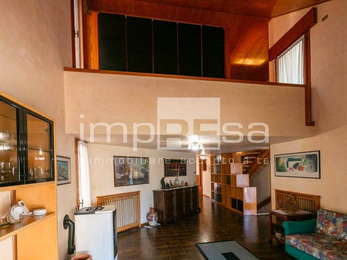 Casa con 6 locali in vendita in viale Libertà, Centro, Silea