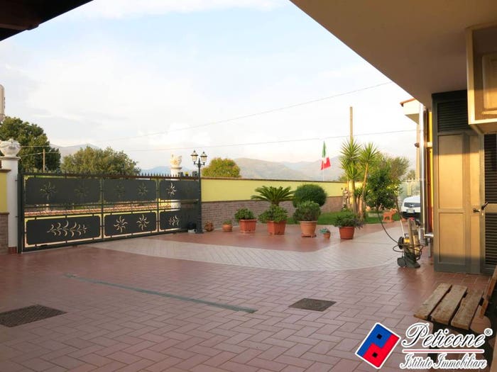 Casa con 6 locali in vendita in Via Portaturo, Fondi
