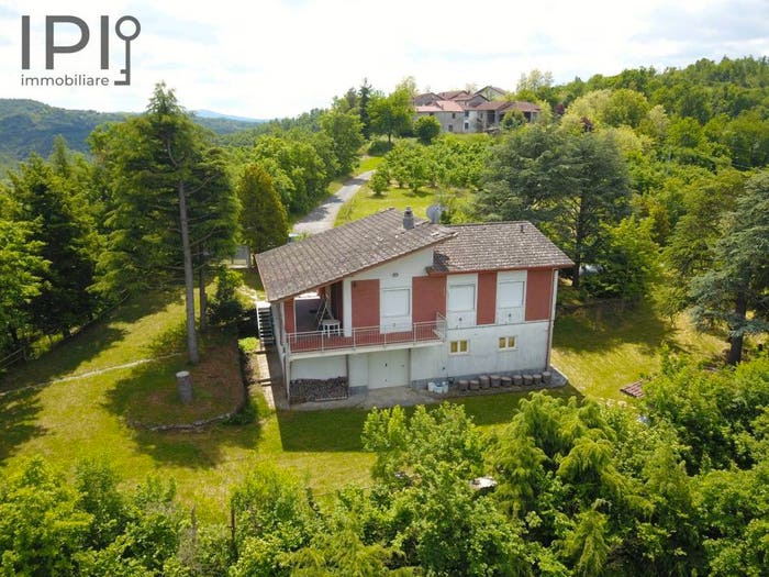 Casa con 6 locali in vendita in Loc Burci, Merana