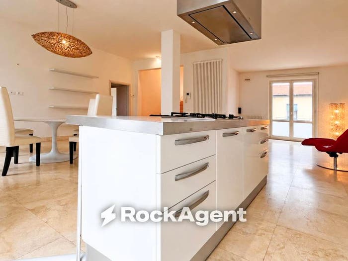 Casa con 6 locali in vendita in Via Trento, Cecina Centro, Cecina