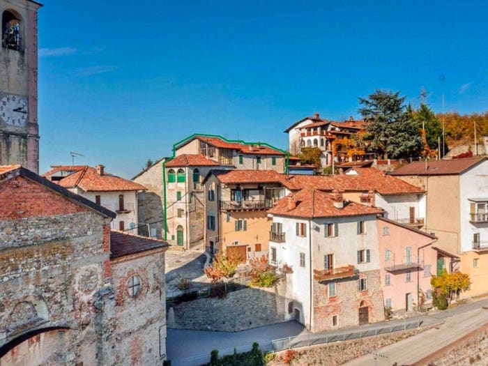 Casa con 6 locali in vendita in Piazza Monsignor Pio Forzano, Bastia Mondovì