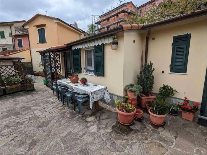 Casa quadrilocale in vendita in Romito Magra, Arcola