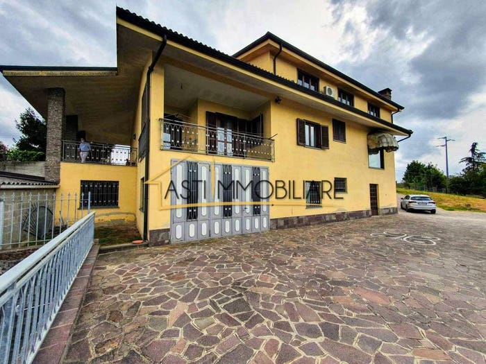 Casa con 6 locali in vendita in Via Francesco Vercelli, Camerano Casasco