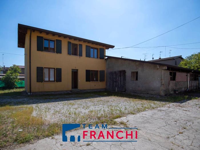 Casa con 6 locali in vendita in Via Carbone, Centro, Ghedi