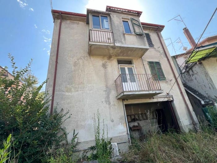Casa con 6 locali in vendita in Centro, Massa