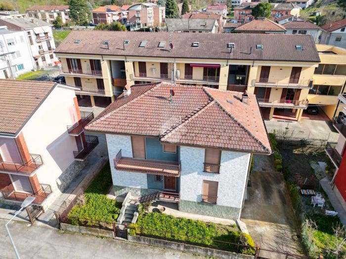Casa con 6 locali in vendita in Via Mereu, San Cassiano, Alba