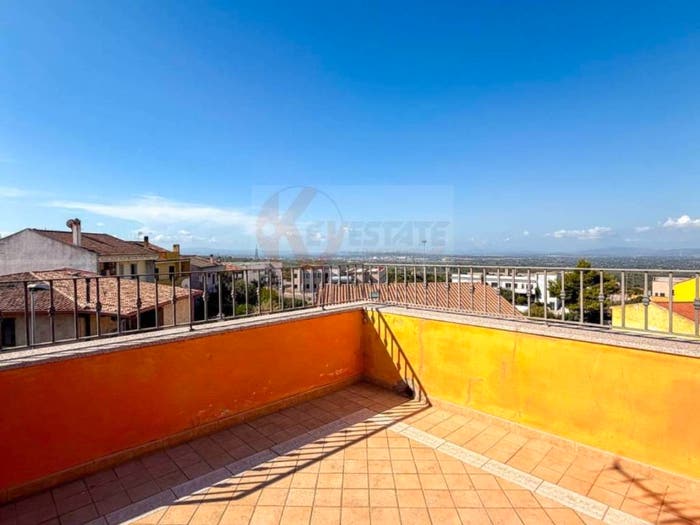 Appartamento con 6 locali in vendita in Via Marongiu, Sennori