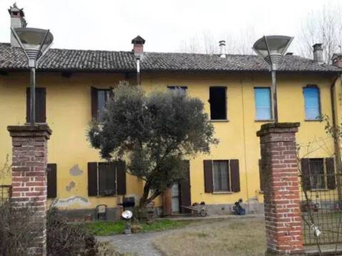 Casa quadrilocale in vendita in Località Pellegrina, Vellezzo Bellini