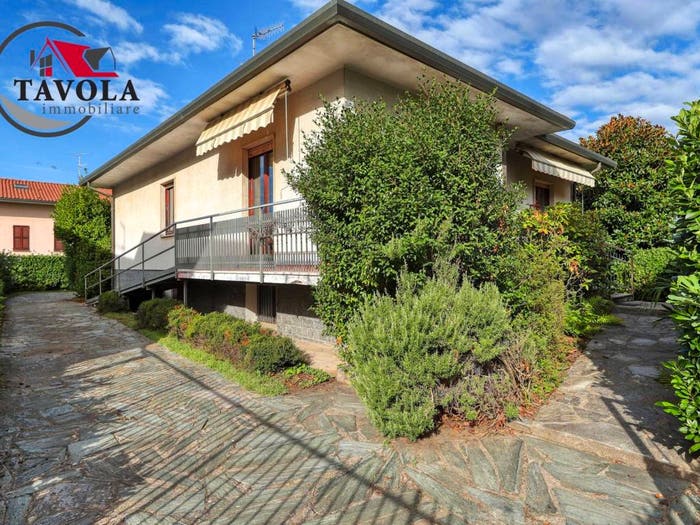 Casa quadrilocale in vendita in Via Novembre, Centro, Arcisate