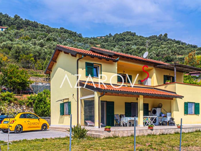 Casa con 5 locali in vendita in Vicolo Rosso, Dolceacqua