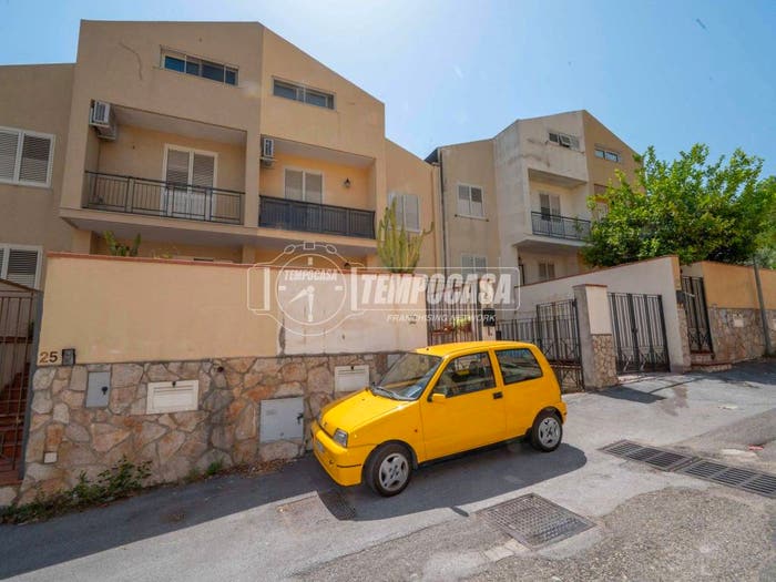 Appartamento quadrilocale in vendita in Via delle Viole, Santa Lucia San Filippo, Messina