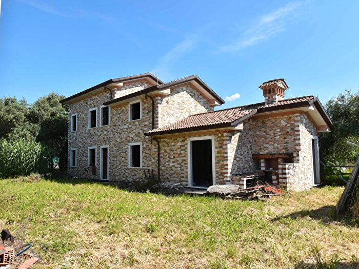 Casa con 5 locali in vendita in Via Fortunato Federigi, Seravezza