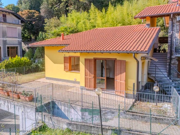 Appartamento trilocale in vendita in Via Dumenza, Poppino, Luino