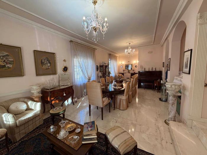 Casa con 6 locali in vendita in Infrangibile, Piacenza