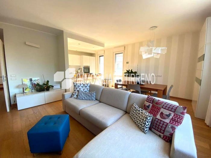 Appartamento quadrilocale in vendita in Viale Roma, Marina di Massa Centro, Massa