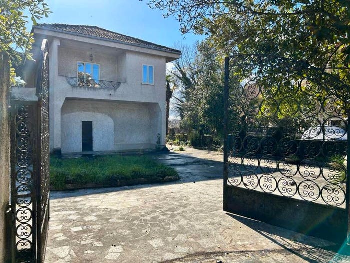 Casa con 6 locali in vendita in via Mastruccia, Madonna Della Neve, Frosinone