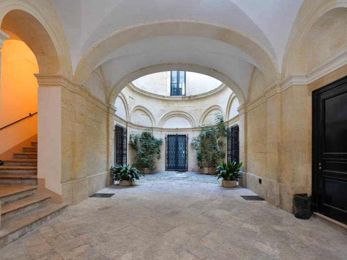 Appartamento con 6 locali in vendita in Via Principi Di Savoia, Centro Storico, Lecce
