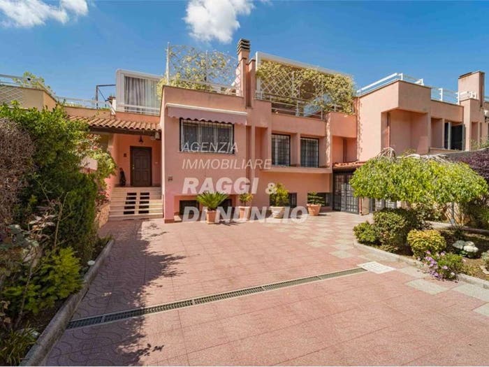 Appartamento con 6 locali in vendita in Via Silio Italico, Centro, Monte Porzio Catone