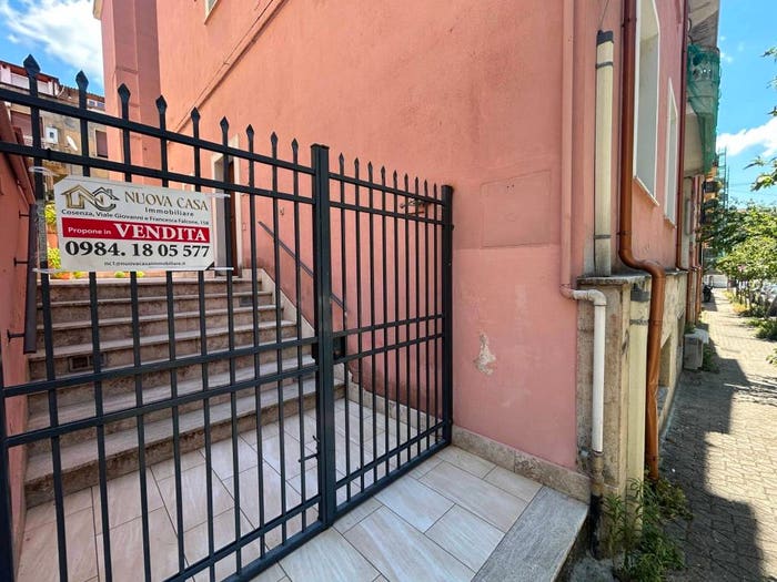 Appartamento quadrilocale in vendita in Via Monte San Michele, Centro, Cosenza