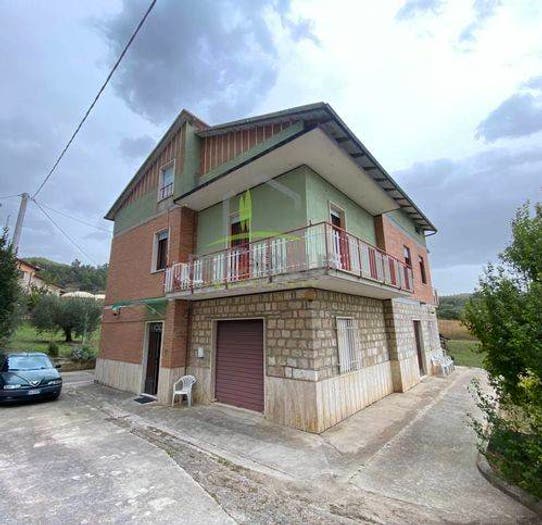 Casa con 6 locali in vendita in Frazione Colonnata, Ascoli Piceno