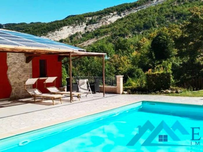 Casa con 6 locali in vendita in Frazione Castel Trosino, Ascoli Piceno