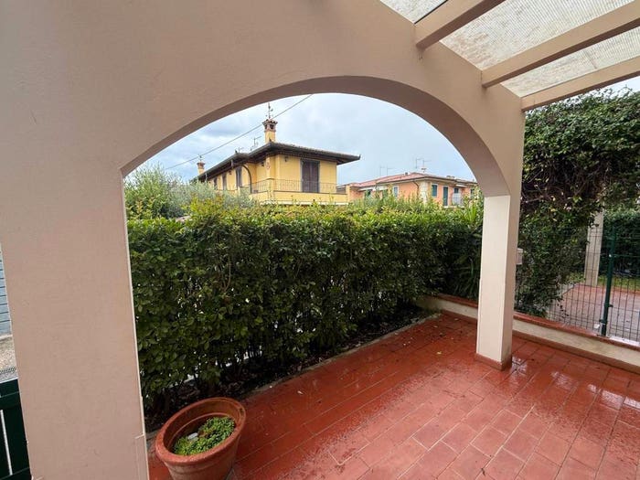 Casa con 5 locali in vendita in Via Stradella, Ronchi Poveromo, Massa