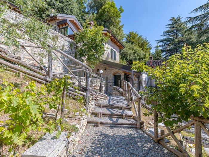 Casa quadrilocale in vendita in Via ai Monti, Albavilla