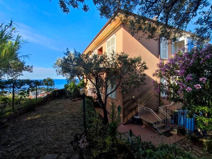 Appartamento trilocale in vendita in Via Zambolino, Celle Ligure Pecorile, Celle Ligure