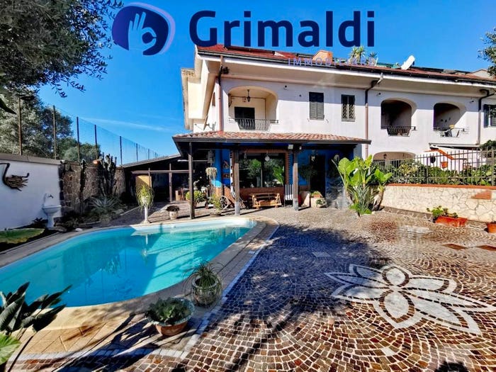 Casa con 6 locali in vendita in Via Madonna del Pantano, Varcaturo, Giugliano in Campania