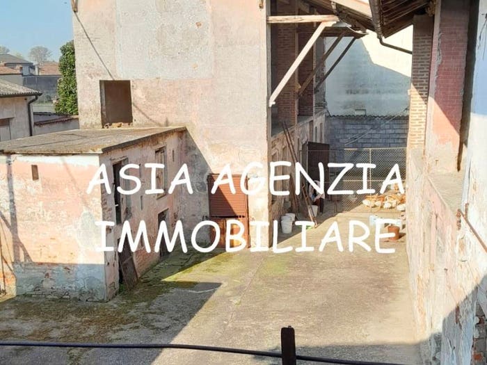 Casa quadrilocale in vendita in Via Alessandro Manzoni, Farfengo, Borgo San Giacomo