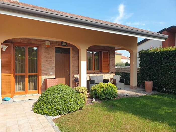 Casa quadrilocale in vendita in Ravello Villastanza Villapia, Parabiago