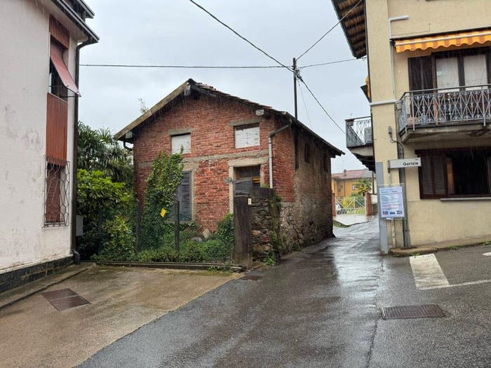 Casa bilocale in vendita in Via Bolzano, Gemonio