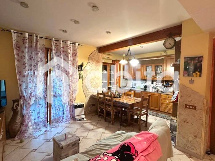 Appartamento quadrilocale in vendita in Via Leona, Levane, Bucine