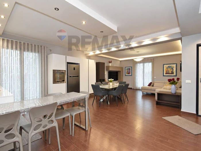 Appartamento con 5 locali in vendita in Via Giacomo Puccini, Centro, Aci Bonaccorsi