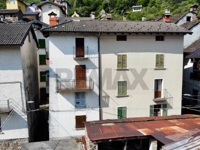 Casa con 5 locali in vendita in Gurro