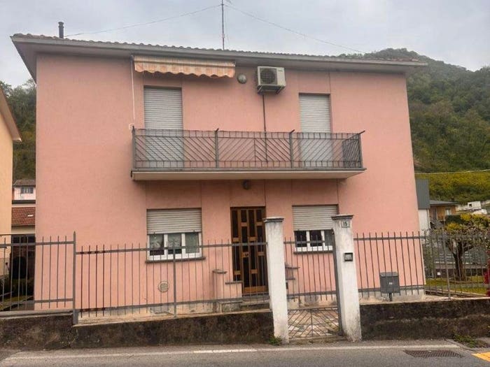 Appartamento trilocale in vendita in Via Santissimi Cosma e Damiano, Centro, Calolziocorte