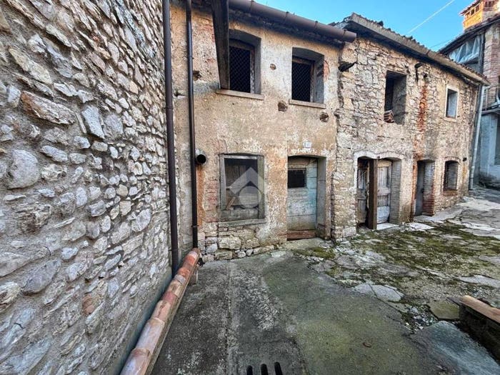 Casa trilocale in vendita in Via Sommavilla Padre, Revine, Revine Lago