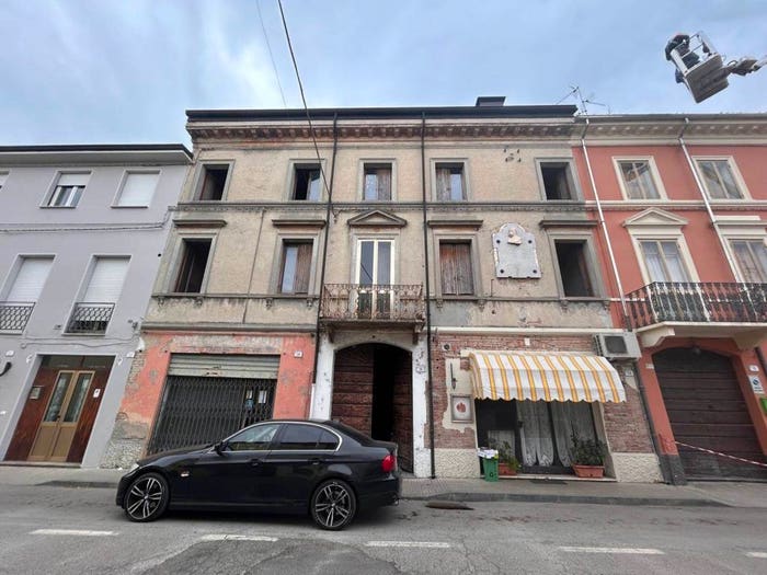 Casa con 6 locali in vendita in Luzzara