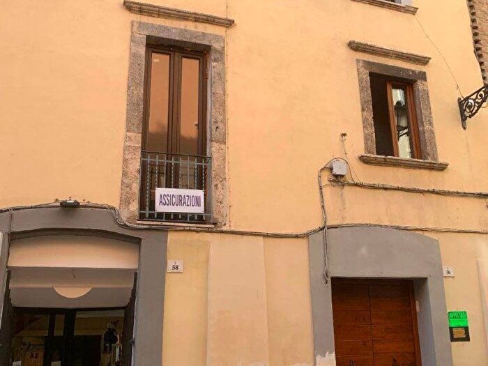 Appartamento quadrilocale in vendita in Via Vincenzo Comi, Centro, Teramo