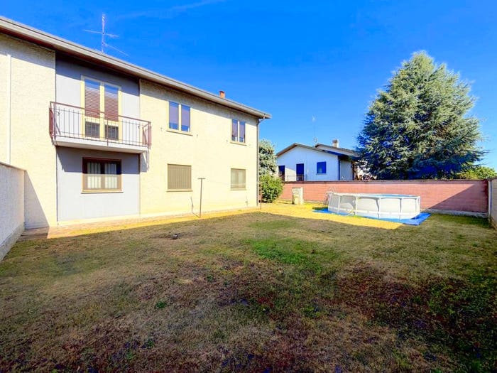 Casa con 6 locali in vendita in Centro, Inveruno