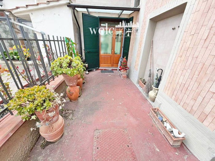 Appartamento trilocale in vendita in Piazza Curtatone, San Martino San Lorenzo, Campi Bisenzio