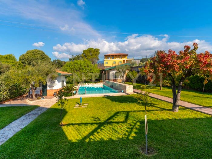 Casa con 6 locali in vendita in Via delle Ginestre, Centro, Pedara