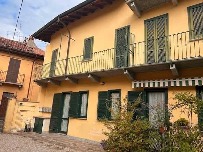 Appartamento bilocale in vendita in Via Rocca, Centro, Angera