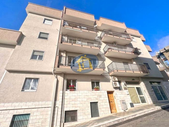 Appartamento con 5 locali in vendita in Via Alessandro Piccirilli, Putignano