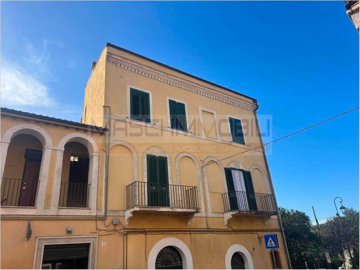 Appartamento con 5 locali in vendita in Via IV Novembre, Centro, Capena