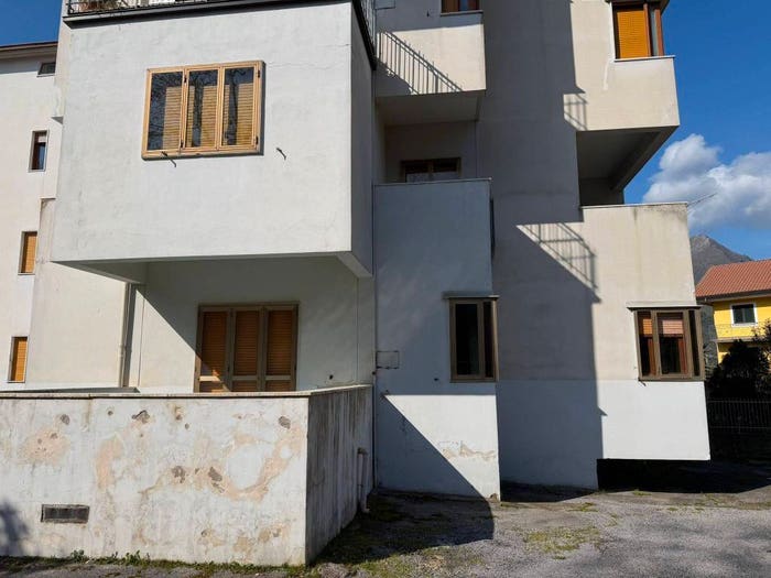 Appartamento quadrilocale in vendita in Corso Tito Zaniboni, Capitignano, Giffoni Sei Casali