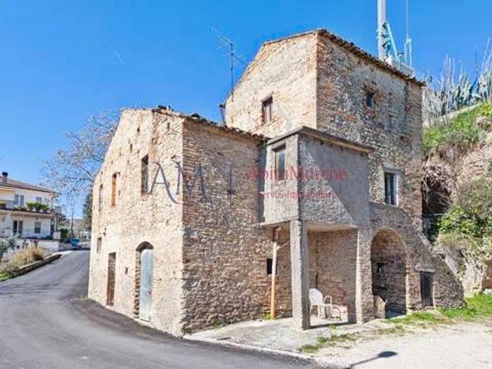 Casa con 5 locali in vendita in Via Gentile Da Montefiore, Centro, Montefiore dell'Aso