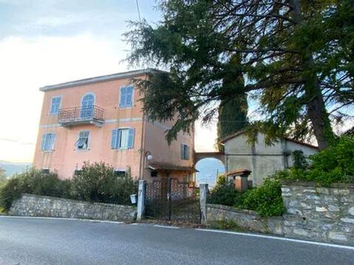 Casa con 6 locali in vendita in Giustiniana, Ceparana Carpena, Bolano